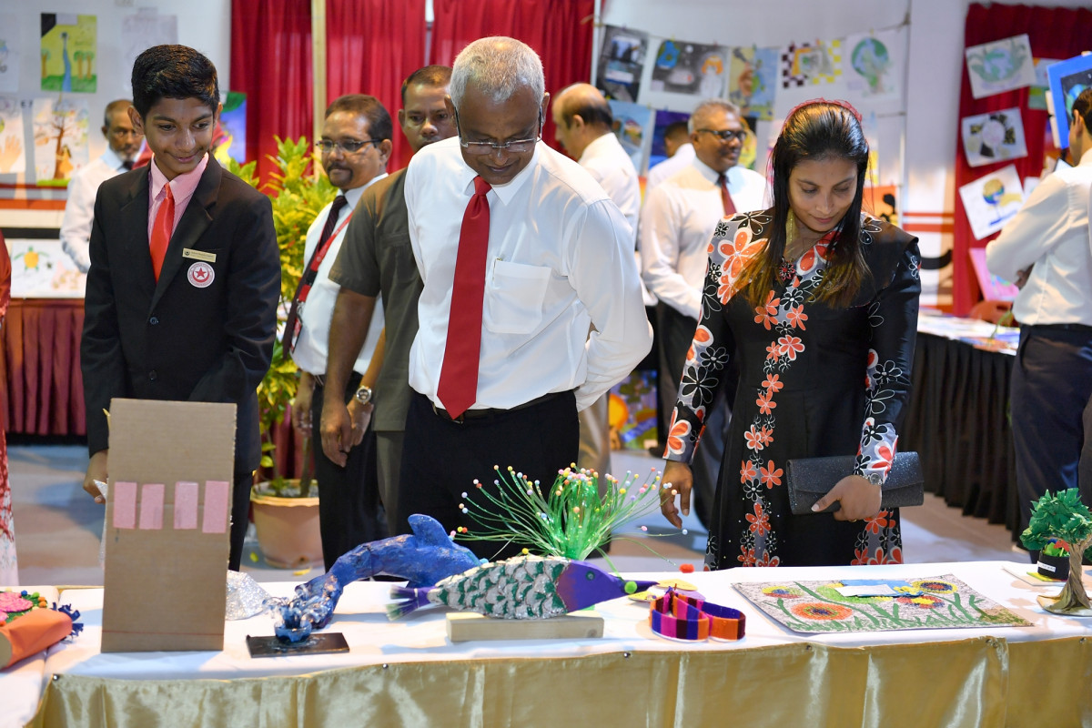 25 އޭޕްރިލް 2019 --އިސްކަންދަރު ސުކޫލަށް 58 އަހަރު ފުރުން ފާހަގަ ކުރުމަށް ބޭއްވި ރަސްމިއްޔާތުގެ ތެރެއިން، މި ރަސްމައްޔާތު ޝަރަފުވެރި ކޮށްދެއްވީ ރައީސުލް ޖުމްހޫރިއްޔާ-- ފޮޓޯ: ރައީސް އޮފީސް