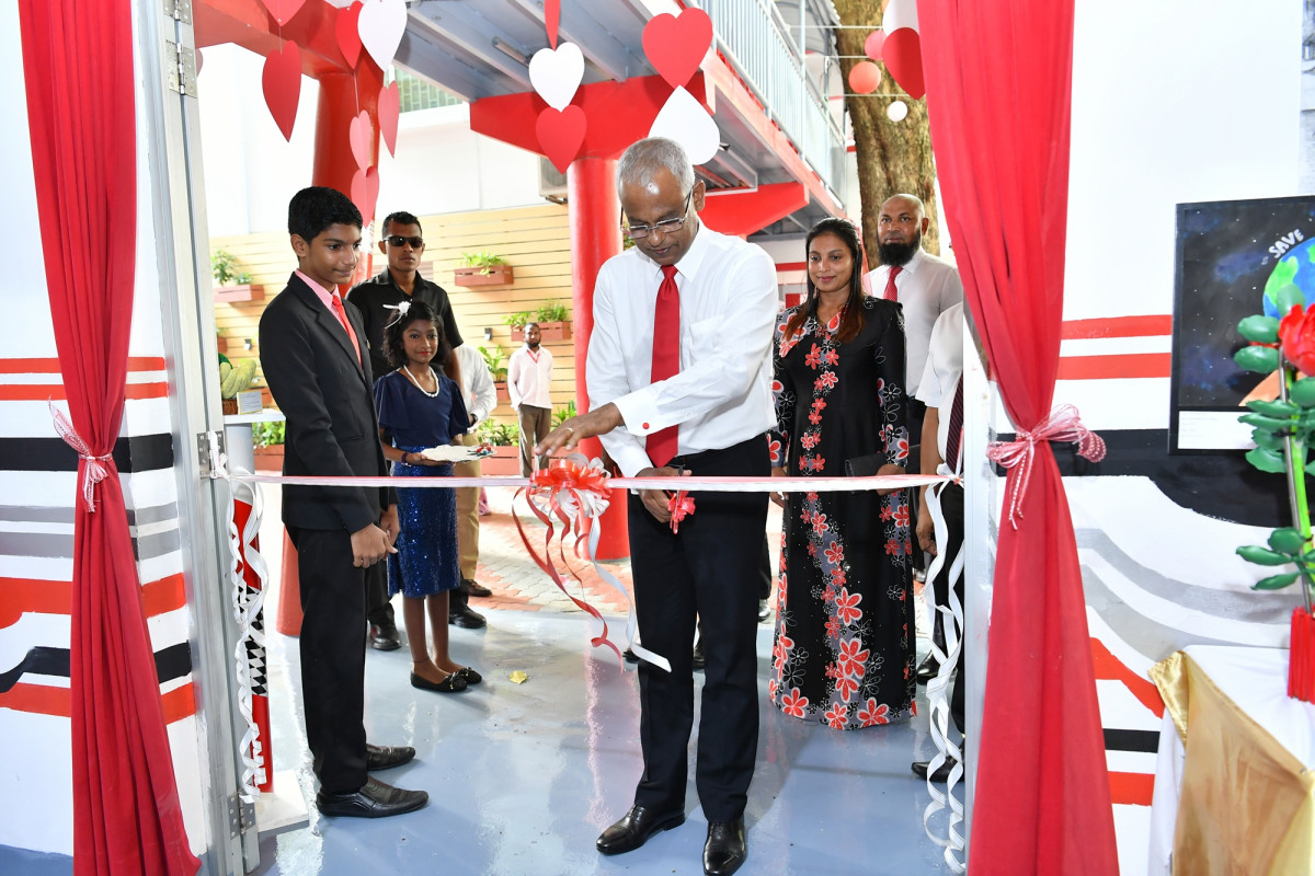 25 އޭޕްރިލް 2019 --އިސްކަންދަރު ސުކޫލަށް 58 އަހަރު ފުރުން ފާހަގަ ކުރުމަށް ބޭއްވި ރަސްމިއްޔާތުގެ ތެރެއިން، މި ރަސްމައްޔާތު ޝަރަފުވެރި ކޮށްދެއްވީ ރައީސުލް ޖުމްހޫރިއްޔާ-- ފޮޓޯ: ރައީސް އޮފީސް