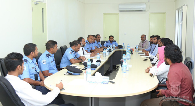 ހޯމް މިނިސްޓަރ ކައުންސިލްތަކާއި ބައްދަލު ކުރައްވަނީ