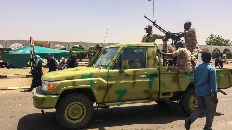 ސޫދާނުގެ ސަލާމަތީ ބާރުތަކުން މުޒާހަރާ ކުރާ ސަރަޙައްދުގައި ހަރަކާތްތެރި ވަނީ