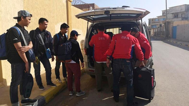 ލީބިޔާގައި ތިބި ފިލިޕީންސްގެ ބައެއް ރައްޔިތުން އެ ޤައުމުން ފޭބުމަށް އޮފިޝަލުން އެހީވަނީ