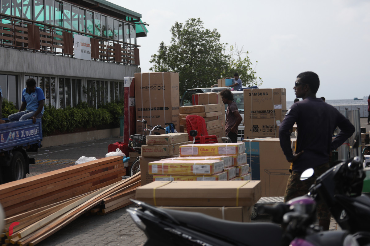 05 މެއި 2019: މާލޭ އުތުރު ފަރާތު ބަނދަރު ސަރަހައްދުގައި އުޅަނދަކަށް އެރުވުމަށް ތައްޔާރުކޮށްފައި ހުރި މުދާތަކެއް-- ފޮޓޯ: ޝުއައިބް މުހައްމަދު