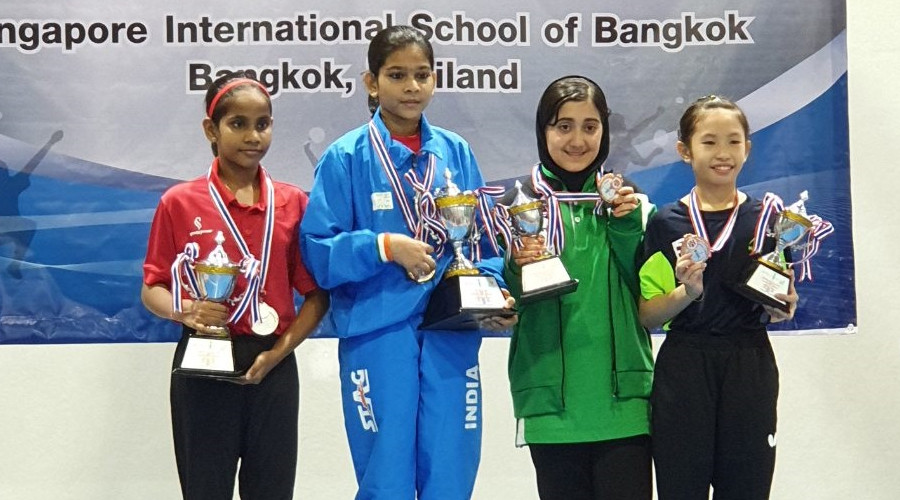 Fathimath Dheema (l)