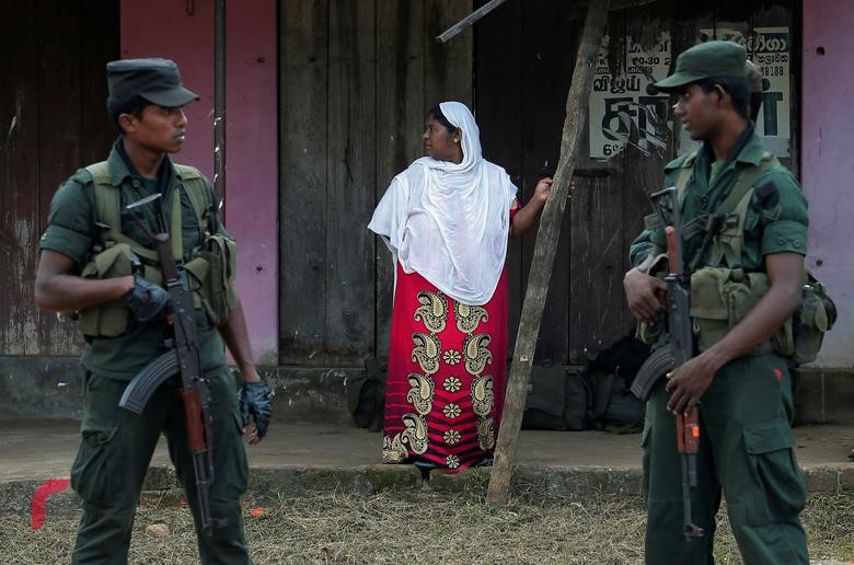 14 މެއި 2019: ހަމަލާ ދިނީ މުސްލިމުން ދިރިއުޅޭ ހިސާބެއްގައި ހުންނަ މިސްކިތްތަކާއި ފިހާރަތަކަށް -- ފޮޓޯ: ރޮއިޓާސް