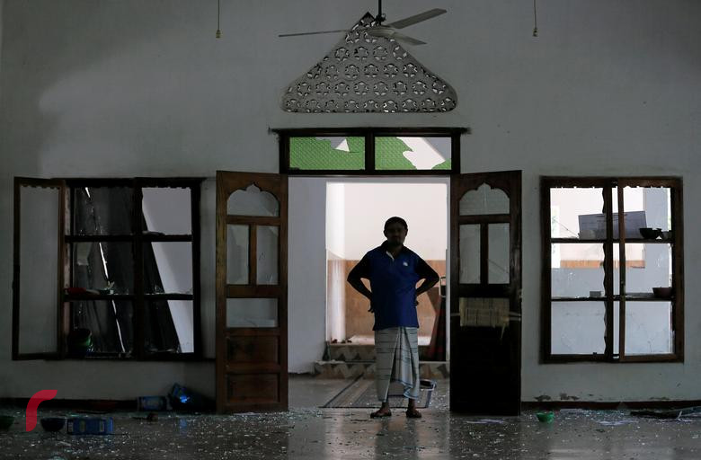 14 މެއި 2019: ހަމަލާ ދިނީ މުސްލިމުން ދިރިއުޅޭ ހިސާބެއްގައި ހުންނަ މިސްކިތްތަކާއި ފިހާރަތަކަށް -- ފޮޓޯ: ރޮއިޓާސް