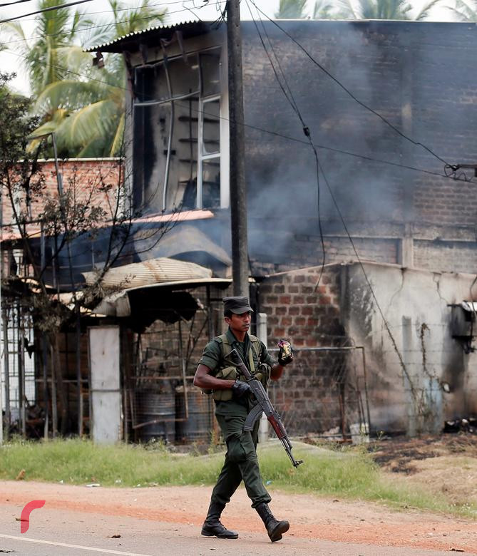 14 މެއި 2019: ހަމަލާ ދިނީ މުސްލިމުން ދިރިއުޅޭ ހިސާބެއްގައި ހުންނަ މިސްކިތްތަކާއި ފިހާރަތަކަށް -- ފޮޓޯ: ރޮއިޓާސް