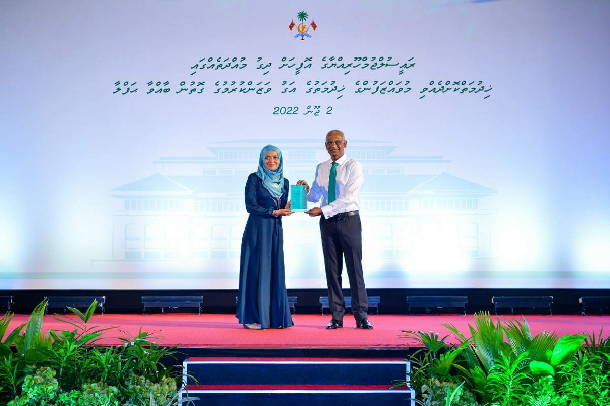 ރައީސް އޮފީހަށް ގިނަ ދުވަހު ޚިދުމަތްކުރެއްވި ބޭފުޅުންގެ ޚިދުމަތުގެ އަގު ވަޒަންކުރުމަށް ބޭއްވި ހަފްލާގެ ތެރެއިން