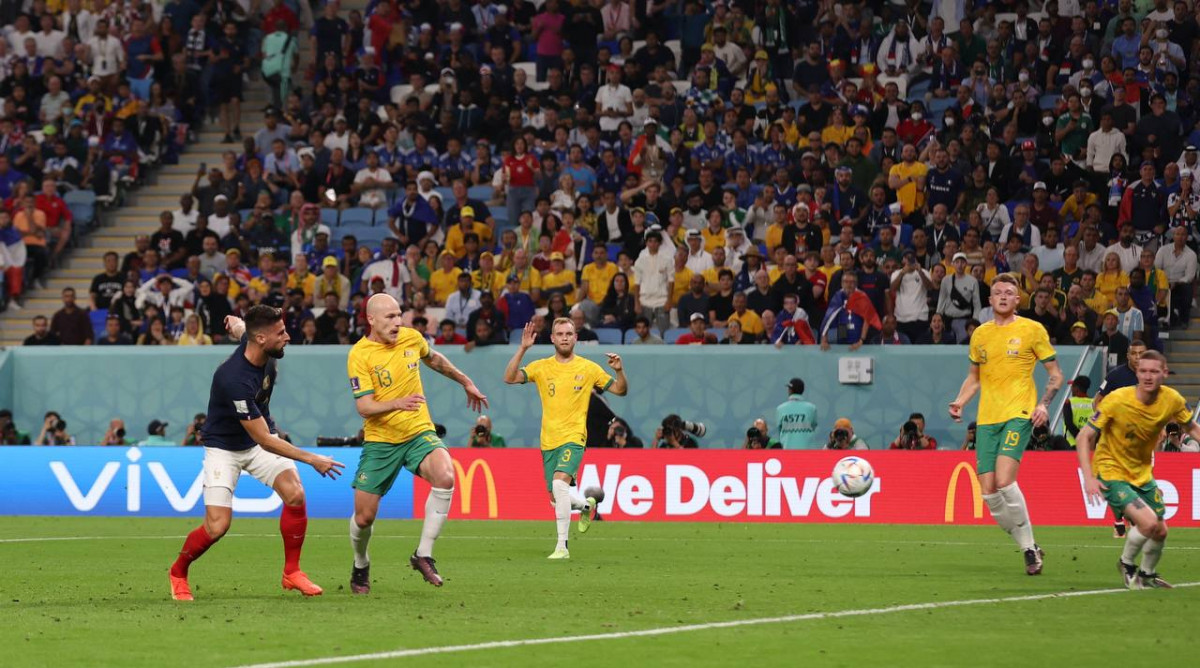 ފްރާންސް އަދި އޮސްޓްރޭލިޔާ ކުޅުނު މެޗުގެ ތެރެއިން، ޖިރޫޑް ލަނޑު ޖަހަނީ - ފޮޓޯ: ރޮއިޓާސް