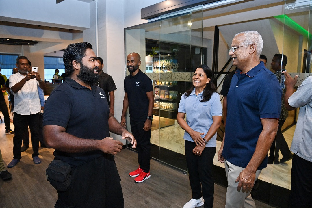 މި ސެންޓަރުގައި "ޖިމް އެންޑް ކެރީ" ގެ ނަމުގައި 42 ގޮނޑީގެ ޖާގައިގެ ކެފޭއެއްވެސް ހުރޭ - ފޮޓޯ: ރައީސް އޮފީސް