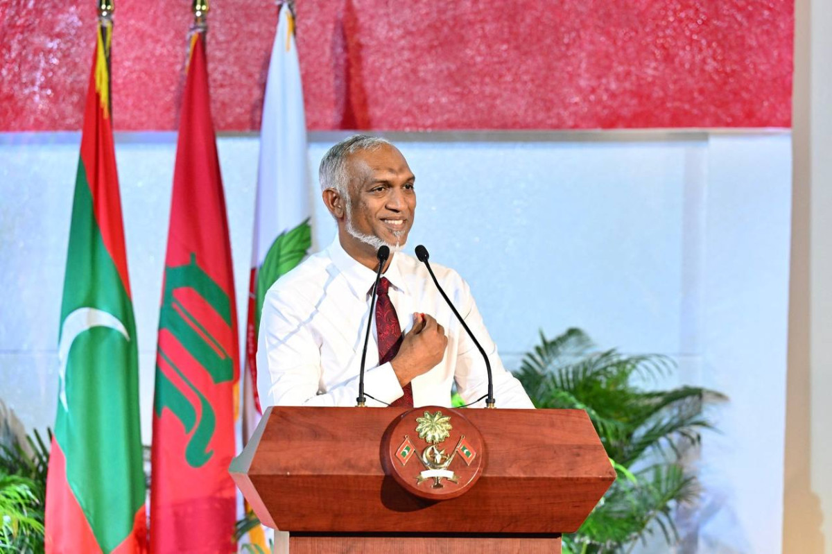 އާދިއްތަ ދުވަހުގެ ރޭ މަޖީދިއްޔާ ސްކޫލުގައި ބޭއްވި ޚާއްސަ ރަސްމިއްޔާތުގައި ރައީސް ޑރ.މުހައްމަދު މުއިއްޒު ވާހަކަފުޅު ދައްކަވަނީ 