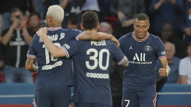 ލަނޑު ޖެހުމަށްފަހު އެމްބާޕޭ އުފާ ފާޅުކުރަނީ