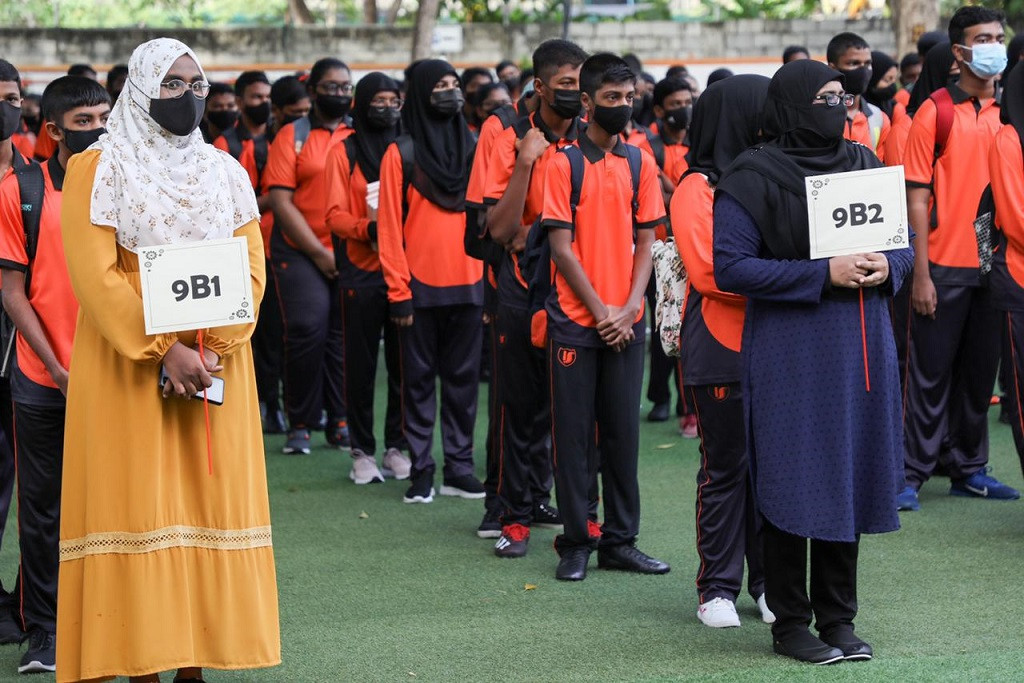 ރަސްމީ ގަޑިން ބޭރުން މަސައްކަތް ކުރާތީ އެކަމަށް އެކަށޭނެ ހައްލެއް ގެނައުމަށް އެދިފައިވޭ