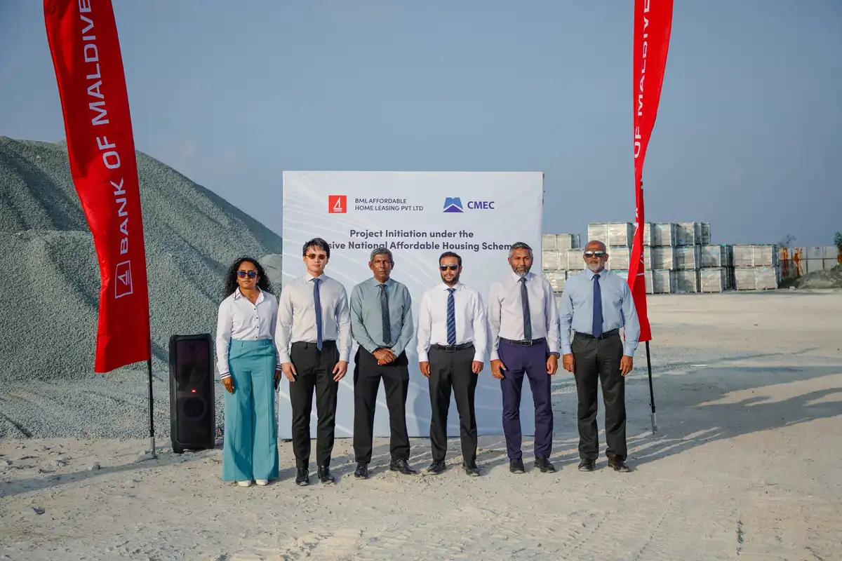 ބީއެމްއެލް އެފޯޑަބަލް ހޯމް ލީސިން ކުންފުނިން ބެއިޖިންގ އާބަން ކޮންސްޓްރަކްޝަން ގްރޫޕް (ބީޔޫސީޖީ) އާއި ޗައިނާ މެޝިނަރީ އިންޖިނިއަރިންގ ކޯޕަރޭޝަން (ސީއެމްއީސީ) އަށް ވަނީ ހުޅުމަލޭގައި ގިނަ އަދަދެއްގެ ރެޒިޑެންޝަލް ޕްލޮޓްތައް ތަރައްގީ ކުރުމަށް ކޮންޓްރެކްޓް ހަވާލުކޮށްފައި.