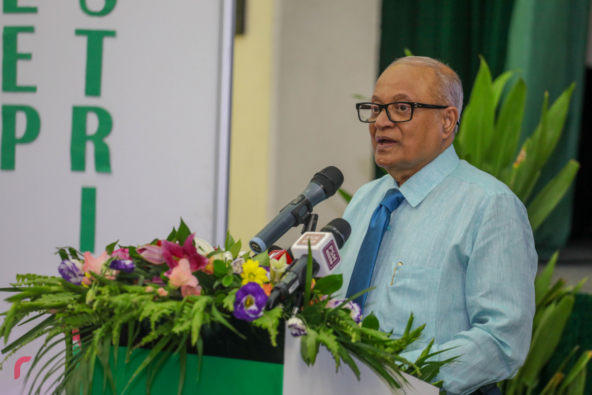 25 ޖުލައި 2019 --ކަލާފާނު ސުކޫލުގެ 30 ވަނަ އަހަރީ ދުވަސް ފާހަގަކުރުމުގެ ގޮތުން ބޭއްވި ފޮޓޯ މައުރަޒު ހުޅުވުމުގެ ރަސްމިއްޔާތުގައި ޝަރަފްވެރި މެހެމާން ވާހަކަފުޅު ދައްކަވަނީ- ފޮޓޯ: ޝުއައިބް މުހައްމަދު