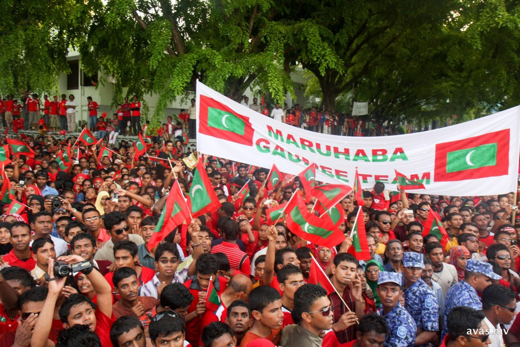 ސާފް ޗެމްޕިއަންޝިޕް 2008ގެ ތަށި ލިބުމުން ދިވެހި ސަޕޯޓަރުން އުފާފާޅު ކުރަނީ