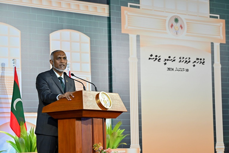 ރައީސުލްޖުމްހޫރިއްޔާ ޑރ މުޙައްމަދު މުއިއްޒު 2024 ވަނަ އަހަރުގެ ޖުމްހޫރީ ދުވަހުގެ ރަސްމީ ޙަފްލާގައި ވާހަކަފުޅު ދައްކަވަނީ