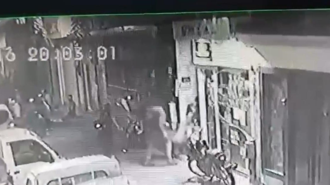 ލެމަން ގްރާސް ކައިރިން ގަދަކަމުން އަންހެނަކު ގެއަކަށް ވައްދަނީ