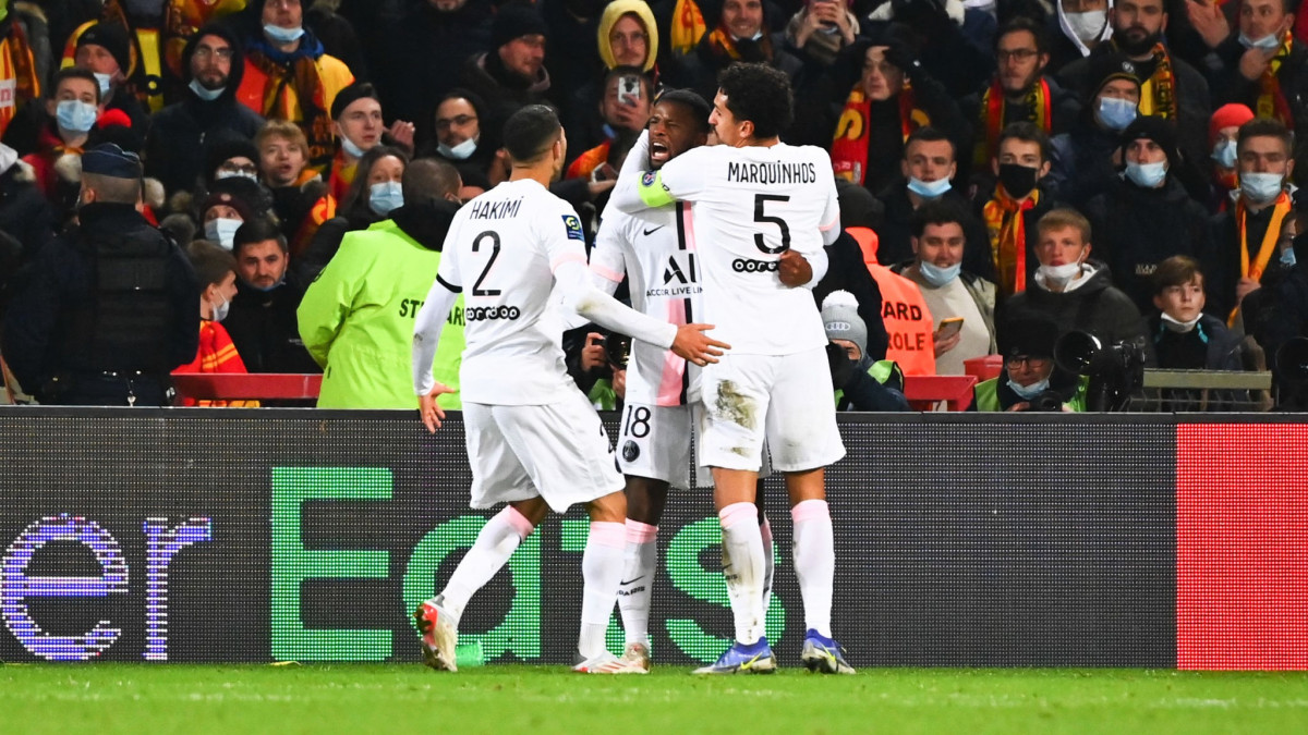 ލެންސް އާއި ޕީއެސްޖީ ބައްދަލުކުރި މެޗުގެ ތެރެއިން