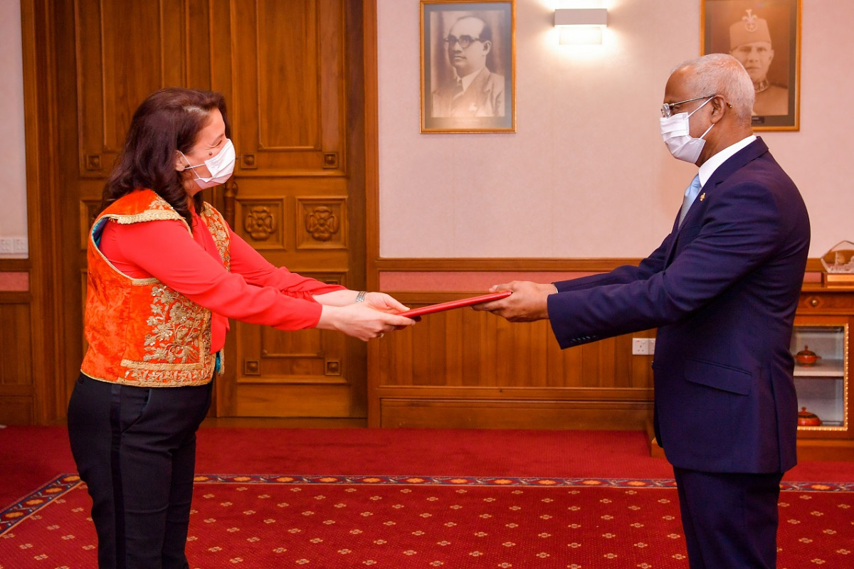 ރައީސް ޓިޔުނިޝިޔާ ސަފީރާ ބައްދަލުކުރެއްވުން