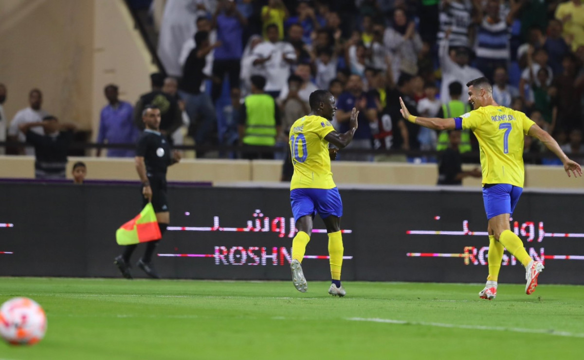 މެޗުގައި ލަނޑު ޖެހުމަށްފަހު ރޮނާލްޑޯ އާއި މާނޭ އުފާ ފާޅު ކުރަނީ