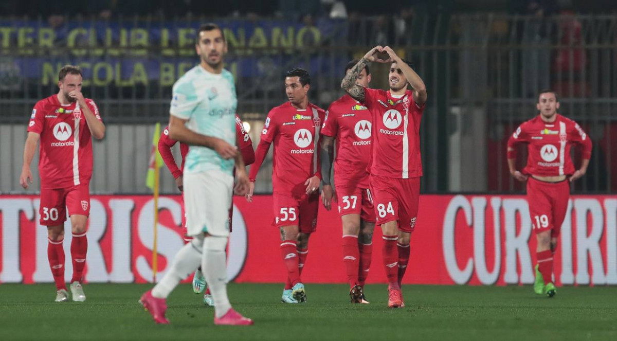 އިޓާލިއަން ލީގުގައި މޮންޒާ އާއި އިންޓަ މިލާން ކުޅުނު މެޗުގެ ތެރެއިން