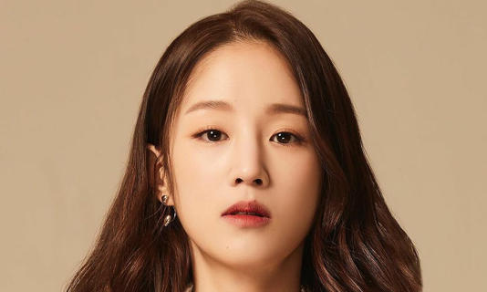 ދެކުނު ކޮރެއާގެ މަޝްހޫރު ލަވަކިޔުންތެރިޔާ ޕާކް ބޯ ރާމް