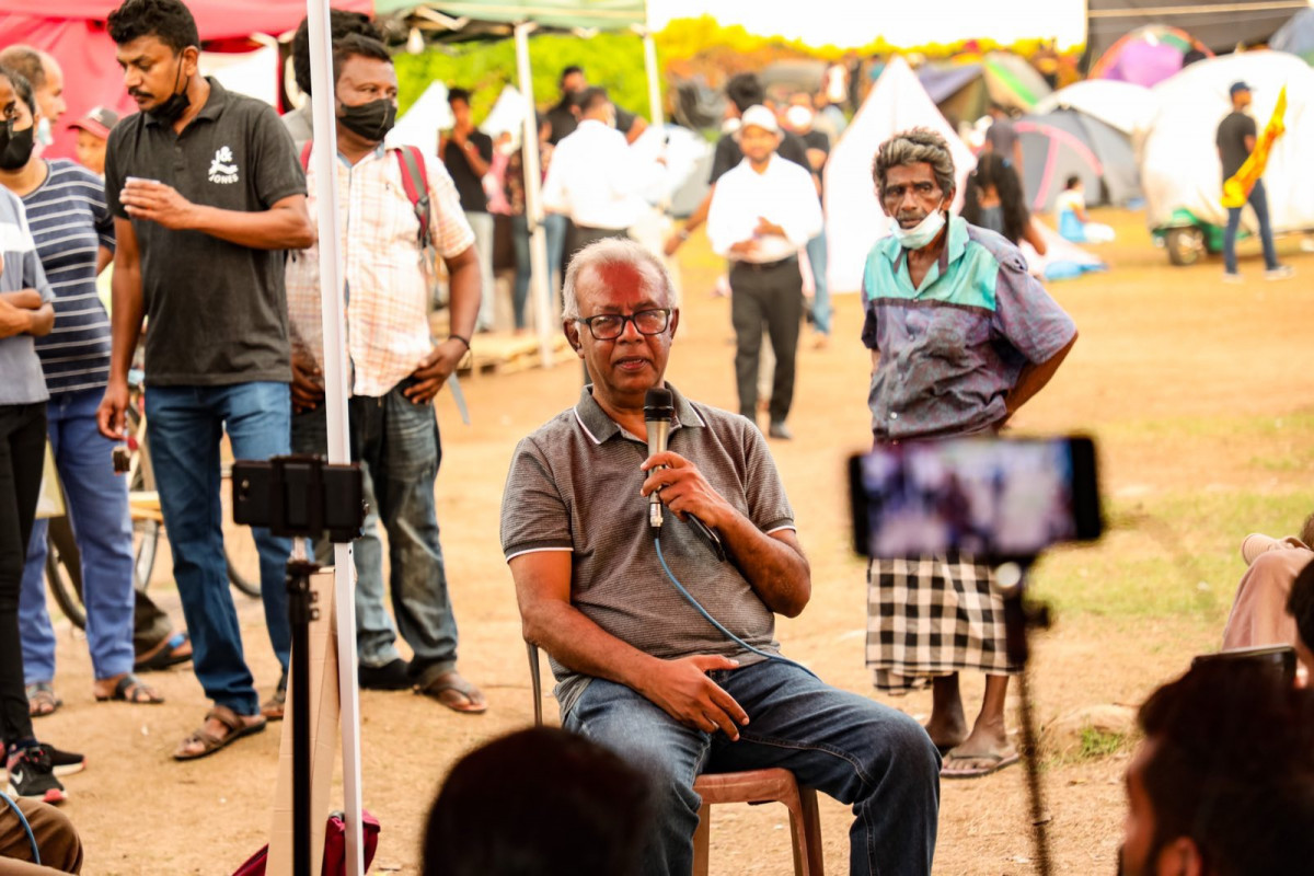 ސްރީލަންކާގެ އިގުތިސާދީ ހާލަތު ގޯސްވެ ކުރިމަތިވެފައިވާ ގޮންޖެހުންތަކާ ގުޅިގެން ކުރަމުންދާ މުޒާހަރާ - ފޮޓޯ: ރާއްޖެއެމްވީ