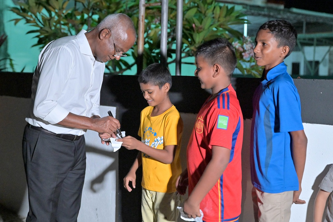 ގދ. ތިނަދޫގައި ސަރުކާރުން ހިންގާފައިވާ ތަރައްޤީގެ ބައެއް މަޝްރޫޢުތަކުގެ ނިމުން ފާހަގަކުރުން - ފޮޓޯ: ރައީސް އޮފީސް