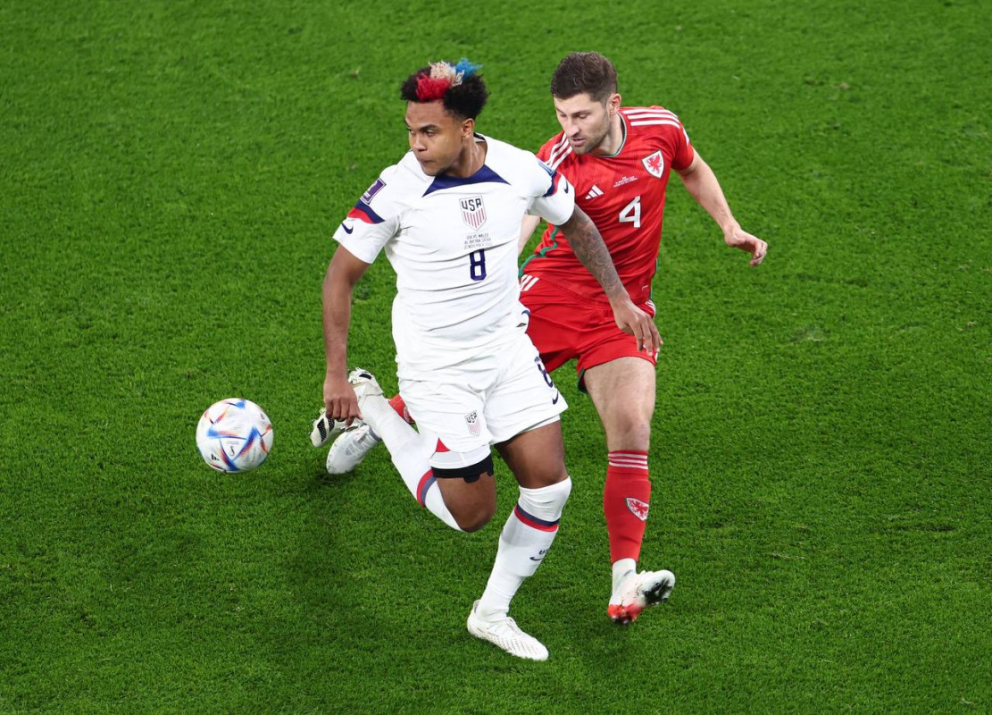 ވޭލްސް އާއި އެމެރިކާ ކުޅުނު މެޗުގެ ތެރެއިން: ފޮޓޯ - ރޮއިޓާސް  