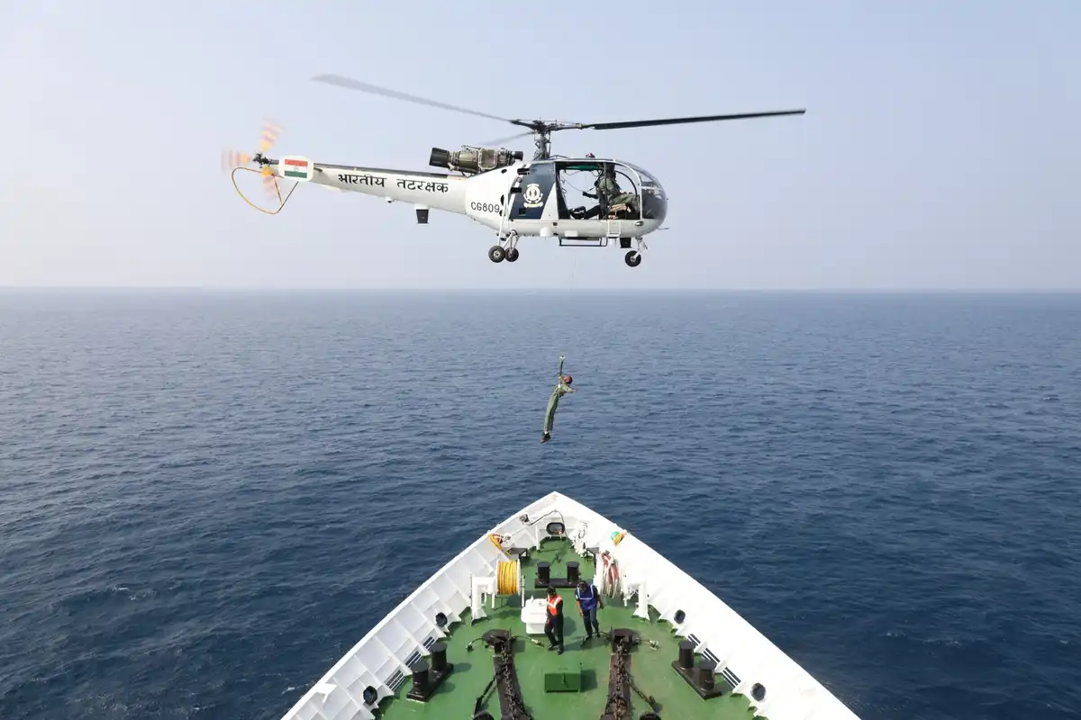 އިންޑިއާ އާއި ރާއްޖޭގެ އަސްކަރިއްޔާ ހިމެނިގެން ކުރިއަށް ގެންދިޔަ އަސްކަރީ ތަމްރީންތައް - ދޯސްތީ17 ގެ ހަރަކާތެެއްގެ ތެރެއިން.