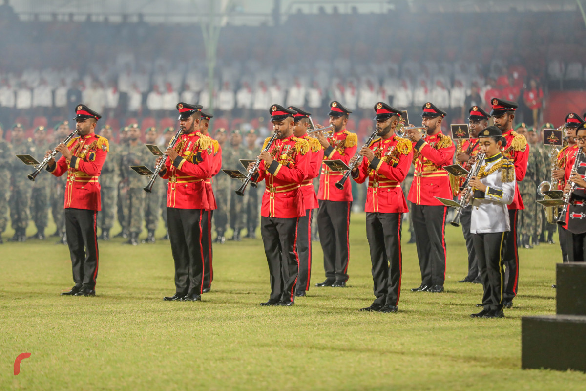 26 ޖުލައި 2019 --މިނިވަން ދުވަހުގެ ރަސްމީ ޕެރޭޑުގެ ހަރަކާތްތައް، ގަލޮޅު ދަނޑުގައި ބޭއްވި ޕެރޭޑް ޝަރަފްވެރި ކޮށްދެއްވީ ރައީސުލް ޖުމްހޫރިއްޔާ އިބްރާހިމް މުހައްމަދު ސޯލިހް-- ފޮޓޯ: ޝުއައިބް މުހައްމަދު