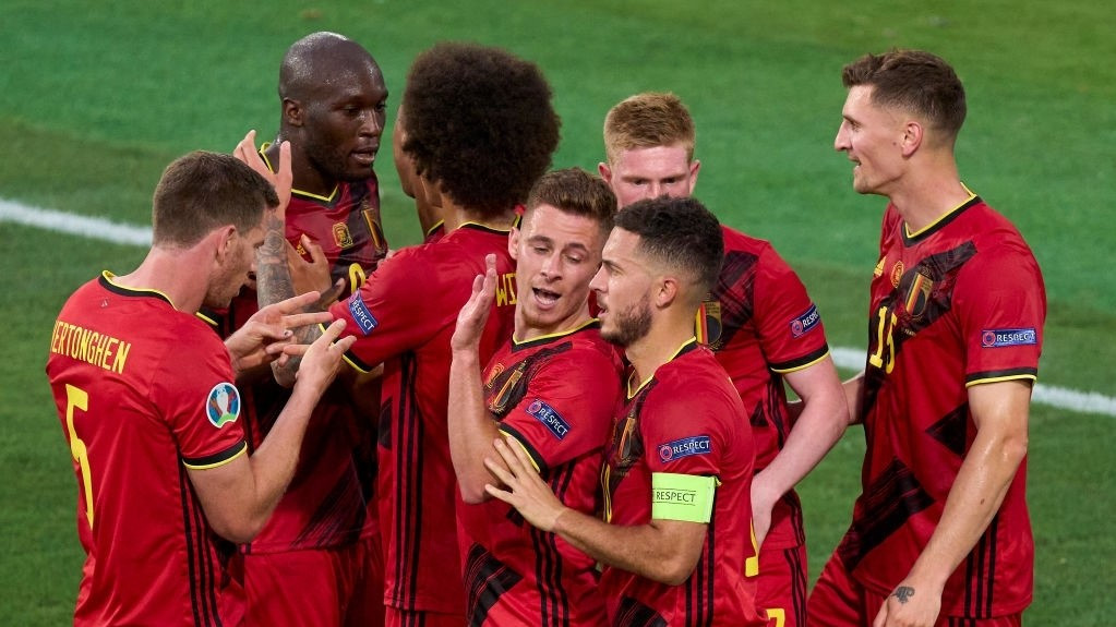 ބެލްޖިއަމާއި ޕޯޗުގަލް ބައްދަލުކުރި މެޗުގެ ތެރެއިން، ލަނޑު ޖެހުމަށްފަހު ބެލްޖިއަމް ކުޅުންތެރިން އުފާފާޅު ކުރަނީ - ފޮޓޯ: ގެޓީ އިމޭޖަސް