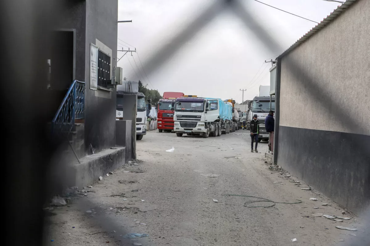 ޣައްޒާ ބޭހާއި އިންސާނީ އެހީ ހިފައިގެން ޓްރަކްތައް ކަރްމް އަބޫ ސަލީމް ކޮމާޝަލް ކްރޮސިން މެދުވެރިކޮށް އެތެރެވަނީ