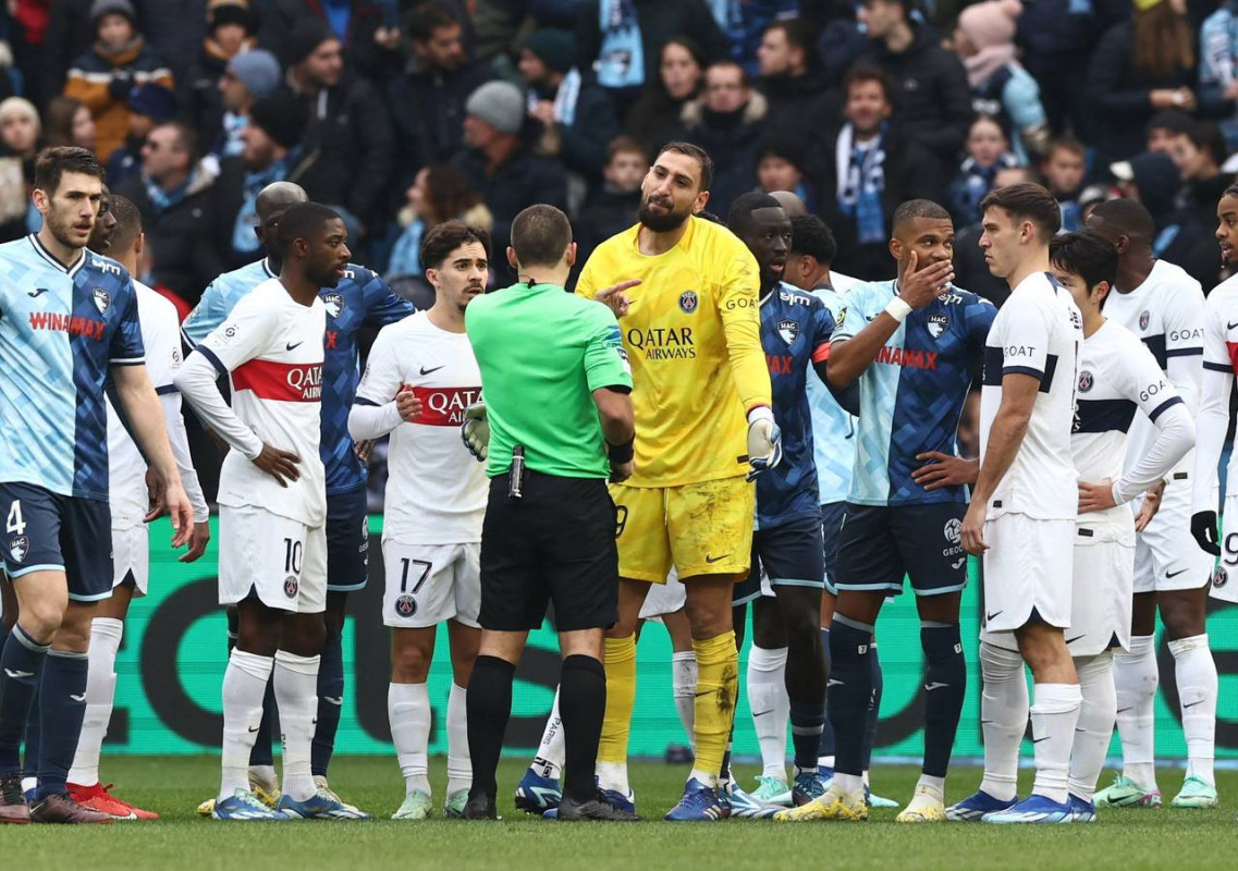 ފްރާންސް ލީގުގައި ޕީއެސްޖީން ކުޅުނު މެޗުގެ ތެރެއިން