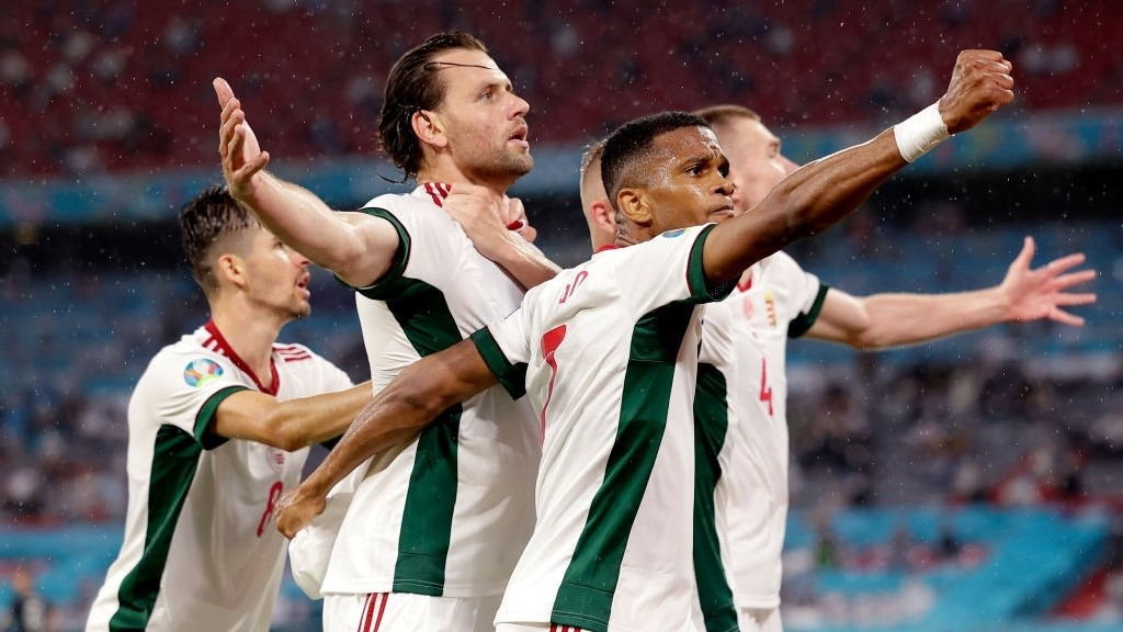 ޖަރުމަނާއި ހަންގޭރީ ބައްދަލުކުރި މެޗުގެ ތެރެއިން ލަނޑު ޖެހުމަށްފަހު ހަންގޭރީ ކުޅުންތެރިން އުފާފާޅުކުރަނީ - ފޮޓޯ: ގެޓީ އިމޭޖަސް 