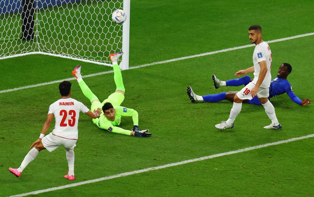 އީރާން އަދި އެމެރިކާ ކުޅުނު މެޗުގެ ތެރެއިން - ފޮޓޯ: ރޮއިޓާސް