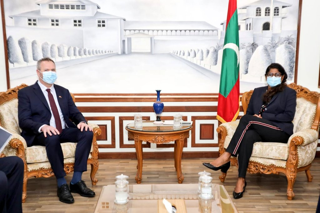 Minister of Defence meets with Aviation Security team from UK Department for Transport