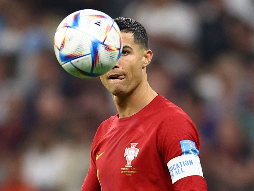 ޕޯޗުގަލް އަދި ސްވިޒަލެންޑް ބައްދަލުކުރި މެޗުގެ ތެރެއިން - ފޮޓޯ: ރޮއިޓާސް