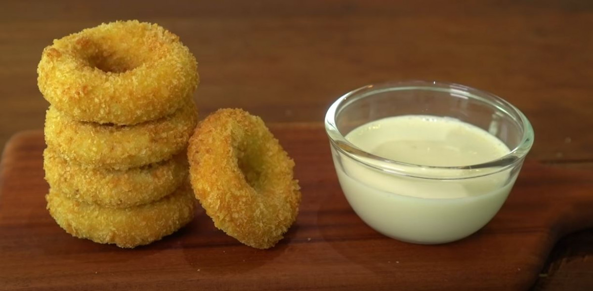 ކްރިސްޕީ ޗިކަން ޑޯނަޓް ވިތު ޗީޒް ގާލިކް ސޯސް