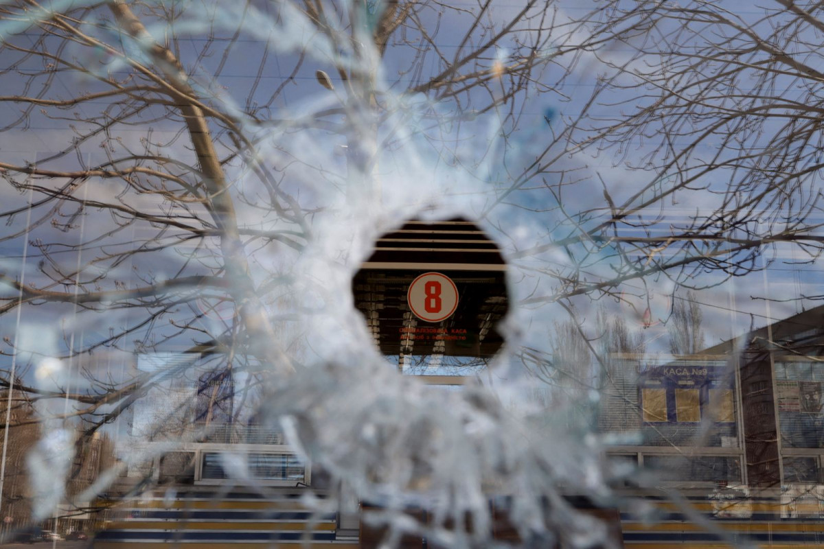 ރަޝިއާގެ އަސްކަރިއްޔާއިން ރެއިލްވޭ ސްޓޭޝަނަށް ދިން ރޮކެޓް ހަމަލާގައި އެތައް ބަޔަކު ވަނީ މަރުވެފަ - ފޮޓޯ: ރޮއިޓަރސް