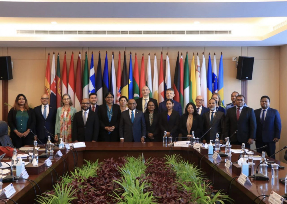 މޯލްޑިވްސް-އީޔޫ ޕޮލިސީ ޑައިލޮގްގެ ތެރެއިން