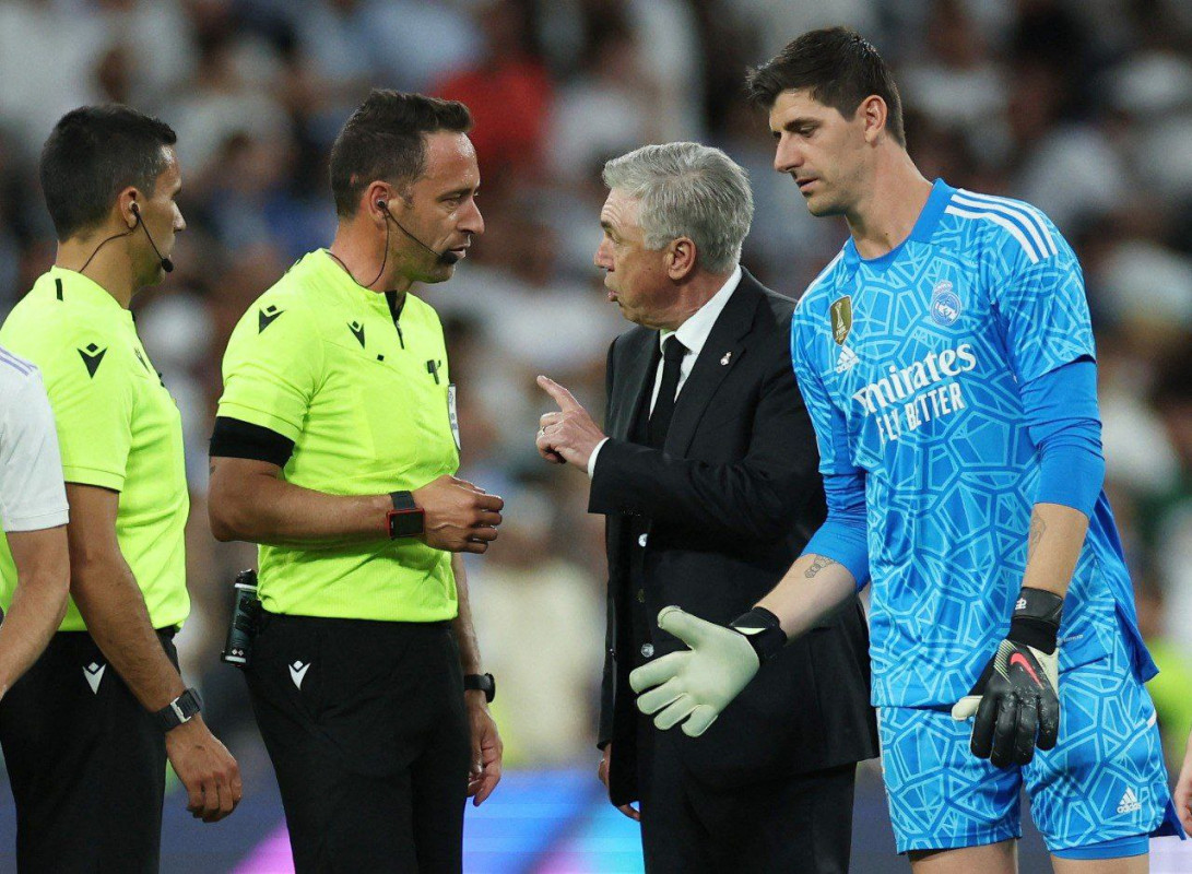 ސެމީ ފައިނަލް މެޗުގެ ތެރެއިން ކާލޯ އެންޗެލޮޓީ