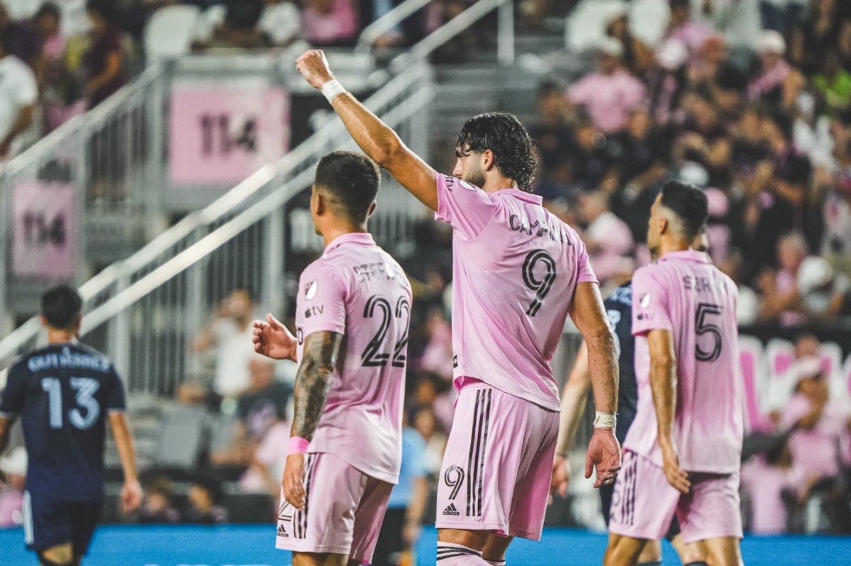 މެޗުގައި ލަނޑު ޖެހުމަށްފަހު މިއާމީގެ ކަމްޕަނާ އުފާ ފާޅު ކުރަނީ