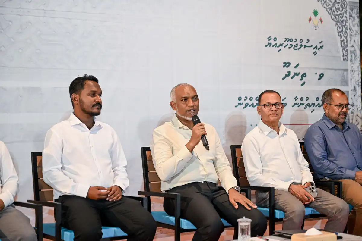 ވ. ތިނަދޫގެ އިސްވެރިންނާ އަދި ރައްޔިތުންނާއެކު ރައީސް މުއިއްޒު ބޭއްވެވި ބައްދަލު ކުރެއްވުމުގެ ތެރެއިން