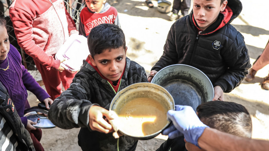 ޣައްޒާގެ ކުޑަކުދިންނާއި ޢާއްމުންވެސް ދަނީ ބަނޑުހައި ހޫނުކަމާ ހަނގުރާމަ ކުރަމުން