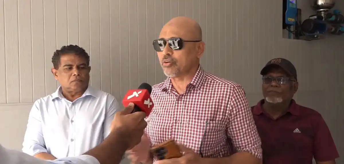 އޭސީސީ ކައިރީގައި ހުންނަވައި މާޒް ސަލީމް ރާއްޖެ ޓީވީ އަށް އިންޓަވިޔު ދެއްވަނީ