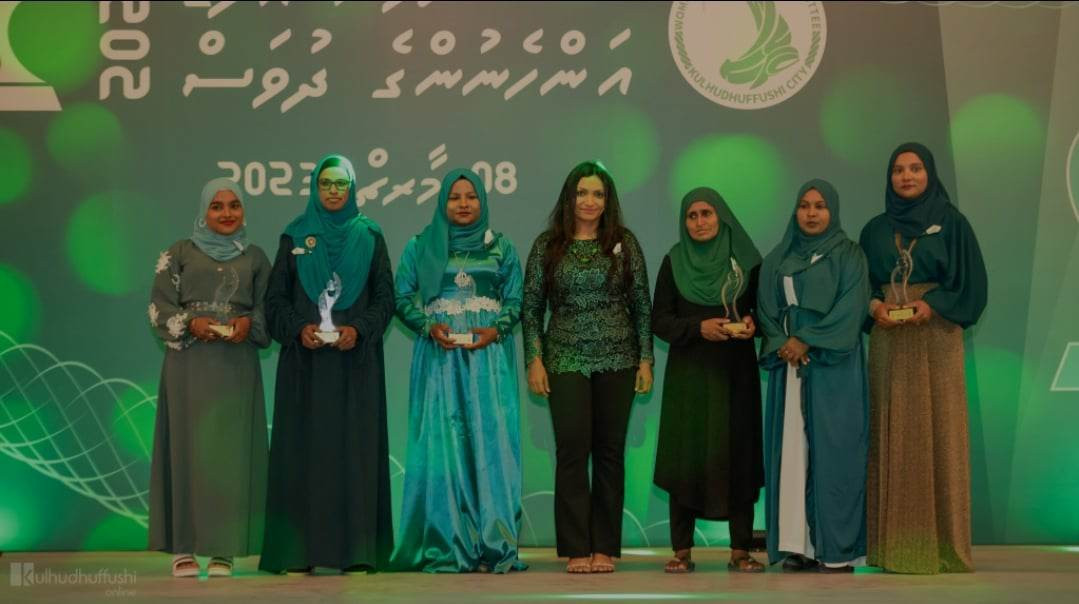 ކުޅުދުއްފުށި އަންހެނުންގެ ކޮމެޓީން ބޭއްވި ކަމަނަ އެވޯޑް ނައިޓުގެ ތެރެއިން