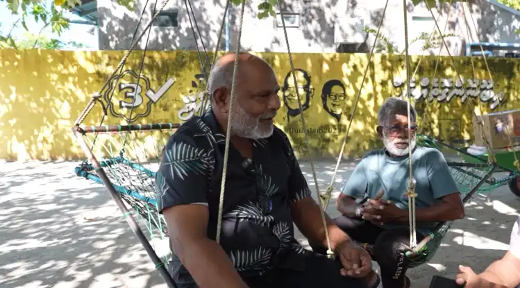 މ. ނާލާފުށިން ވާހަކަދެއްކި ދެ ރައްޔިތުން: އެ ރަށު ރައްޔިތުން ވަނީ އެ ރައްޔިތުން ދިރިއުޅެމުންދާ ދަތި ހާލު ހިއްސާ ކޮށްފައި