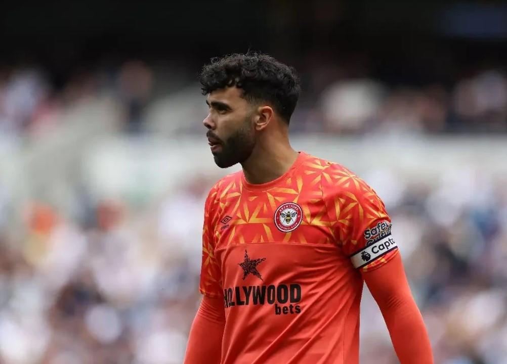 ބްރެންޓްފޯޑުގެ ގޯލްކީޕަރު ޑޭވިޑް ރަޔާ