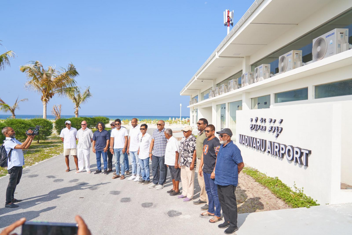 މަޑިވަރު އެއަރޕޯޓަށް ޓެސްޓް ފްލައިޓް ޖެއްސުން - ސަރުކާރުގެ ގިނަ އަދަދެއްގެ އިސްވެރިން ވަނީ ރަސްމިއްޔާތުގައި ބައިވެރިވެވަޑައިގެންފައި - ފޮޓޯ: ރާއްޖެއެމްވީ 